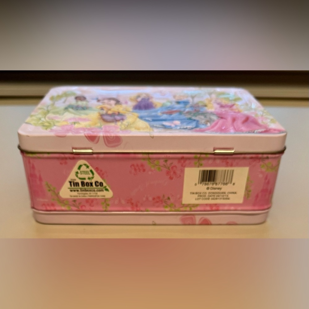 Tin Box Co. “Disney Princess Lunch Box” 2013 - Picture 3 of 14